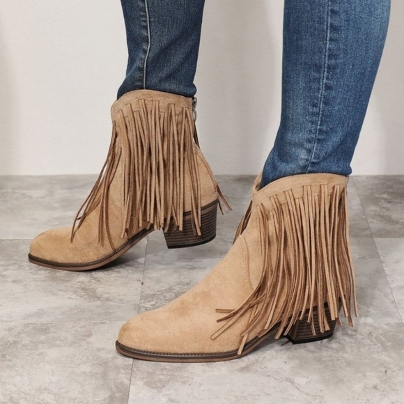 Wild Diva Lounge Noble-01 Fringe Faux Suede Taupe Western Ankle Boots Size 10 - Picture 3 of 5